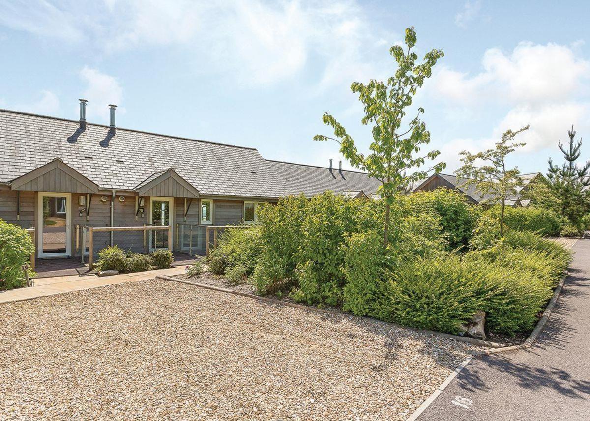 Swandown Lodges Chard Buitenkant foto